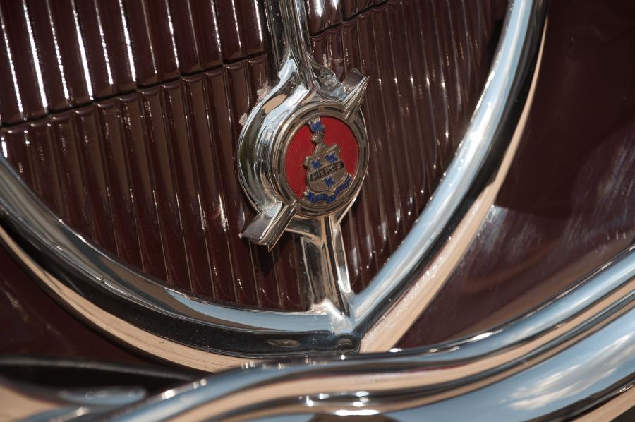  Pierce-Arrow Twelve 5-Passenger Sedan 1936 года  (фото 7 из 13)